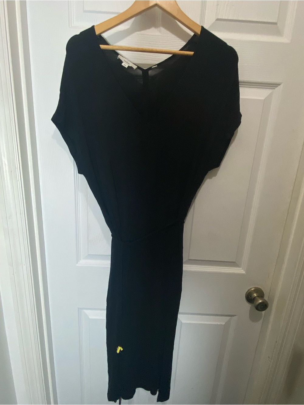 Vince Luxury Black V-Neck Midi Dress w Belt